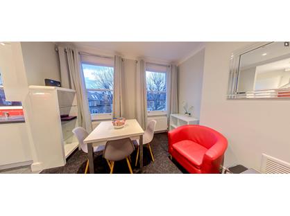 2 Bed Flat, Agate Road, W6