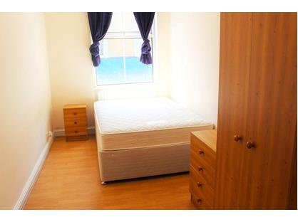 Room in a Shared Flat, Battersea Park Road, SW11