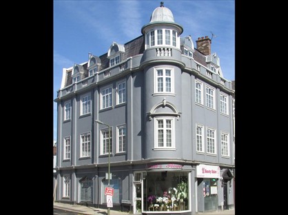 Studio Flat, Brent Street, NW4