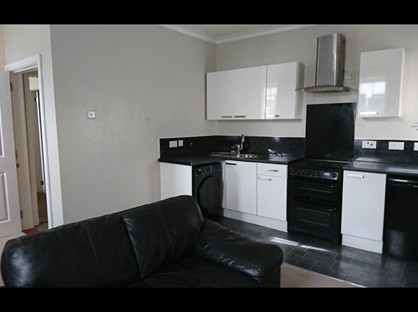 Studio Flat, Queens Street, CA28