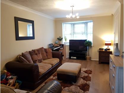 3 Bed Semi-Detached House, Troon Gardens, LU2
