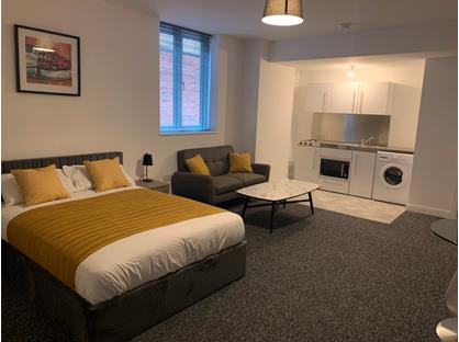 Studio Flat, Redforde House, DN22