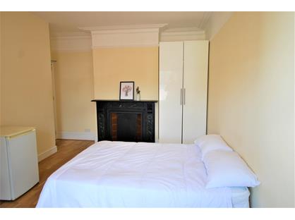 Room in a Shared House, Durnsford Road, SW19