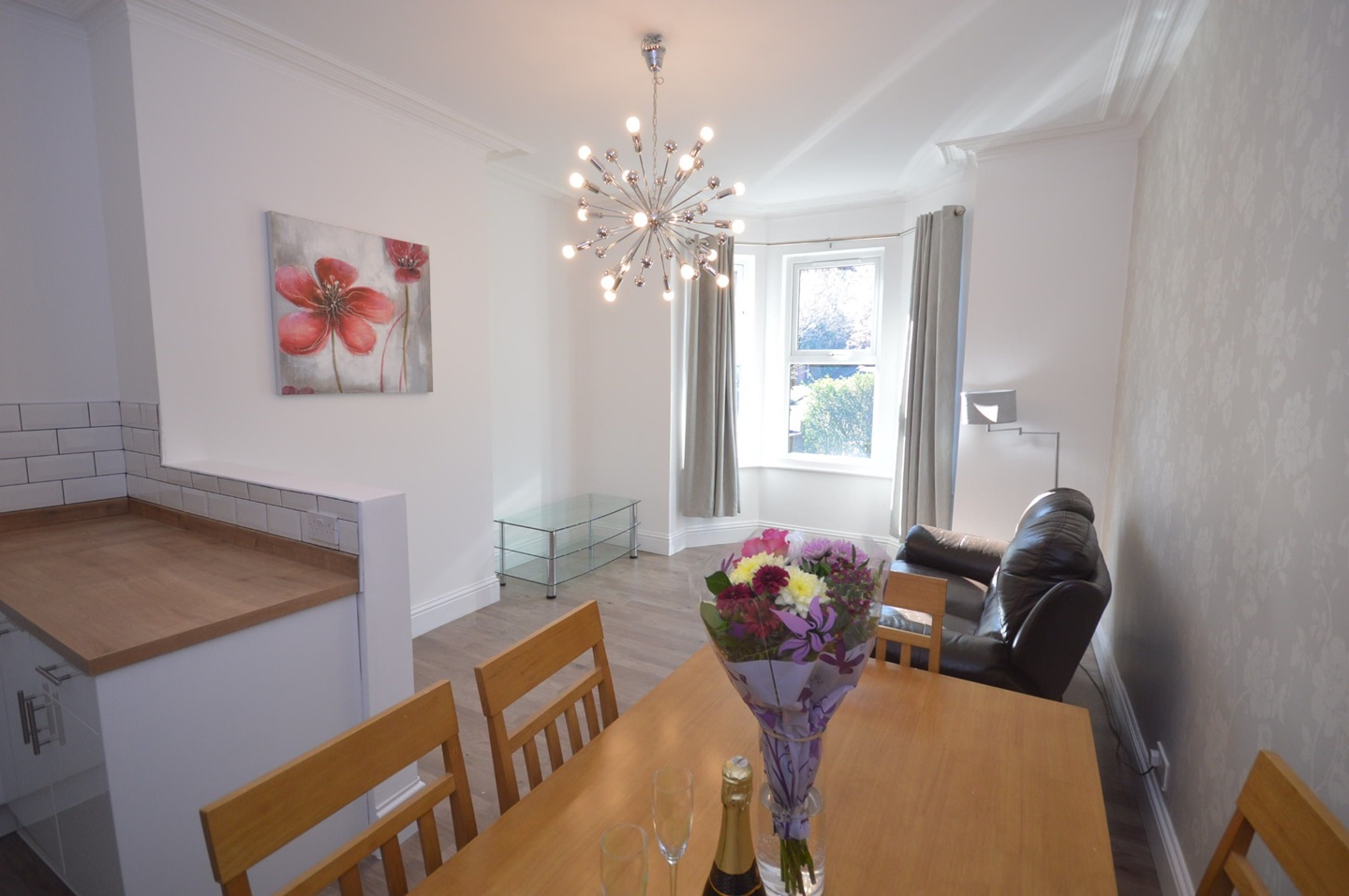 1 Bed Flat, Meanwood Road, LS7, N1 7GU