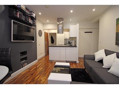 1 Bed Flat, Dalmeny Court, SW1Y