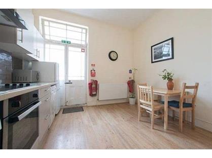 Room in a Shared Flat, Benhill Wood Road, SM1