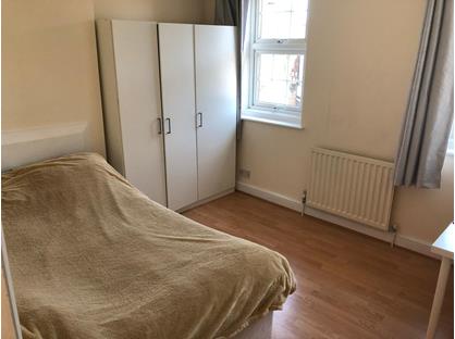 Room in a Shared Flat, Station Way, SM3