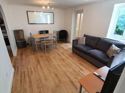 2 Bed Flat, Walsingham Close, AL10