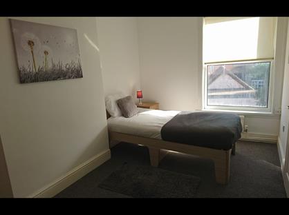 Room in a Shared House, Church Walk, S80