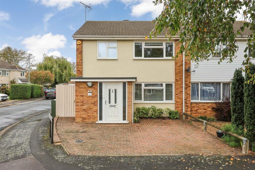 3 Bed Semi-Detached House, Brownlow Road, CB4, N1 7GU