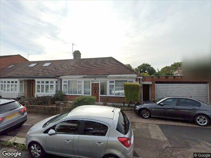 4 Bed Bungalow, Heybridge Drive, IG6