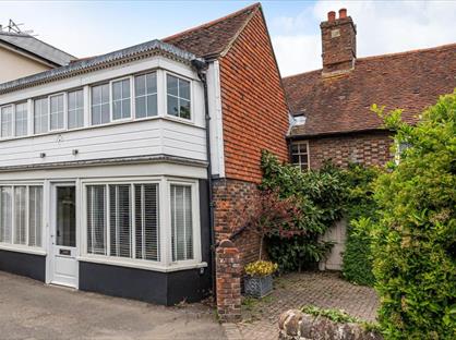 3 Bed Semi-Detached House, Gardner Street, BN27