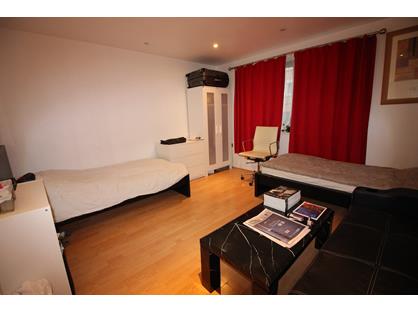 2 Bed Flat, Sail Court, E14