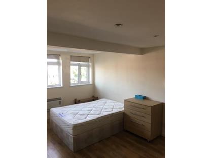 Studio Flat, Golders Green Road, NW11