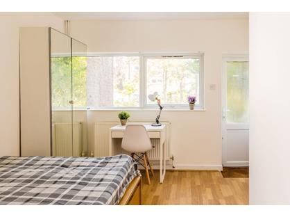 Studio Flat, Capstan Square, E14