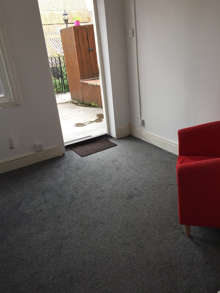 Studio Flat, Kelvin Buildings, S6 photo 2