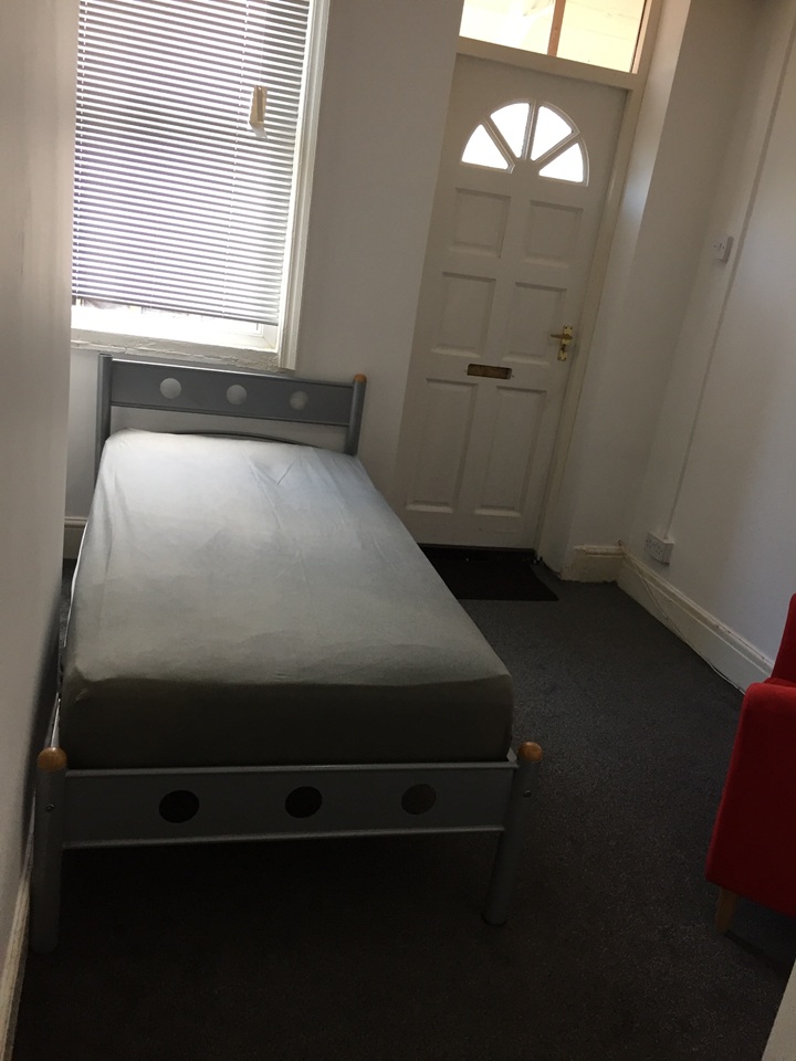 Studio Flat, Kelvin Buildings, S6