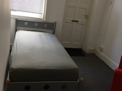 Studio Flat, Kelvin Buildings, S6
