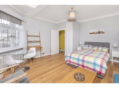 Studio Flat, Clare Court, WC1H