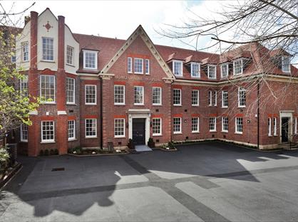2 Bed Flat, Royal Wells Court, TN1