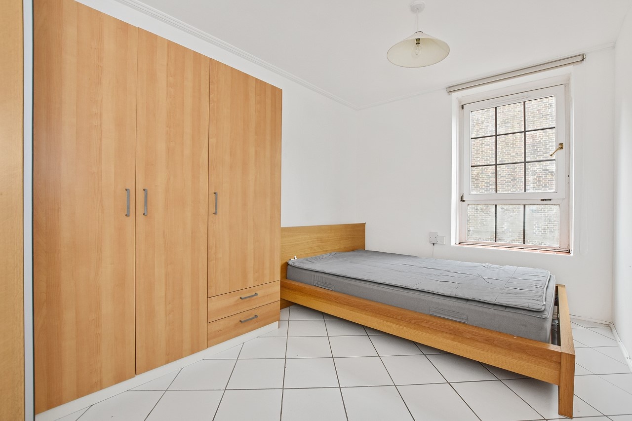 3 Bed Flat, Custance House, N1 photo 4
