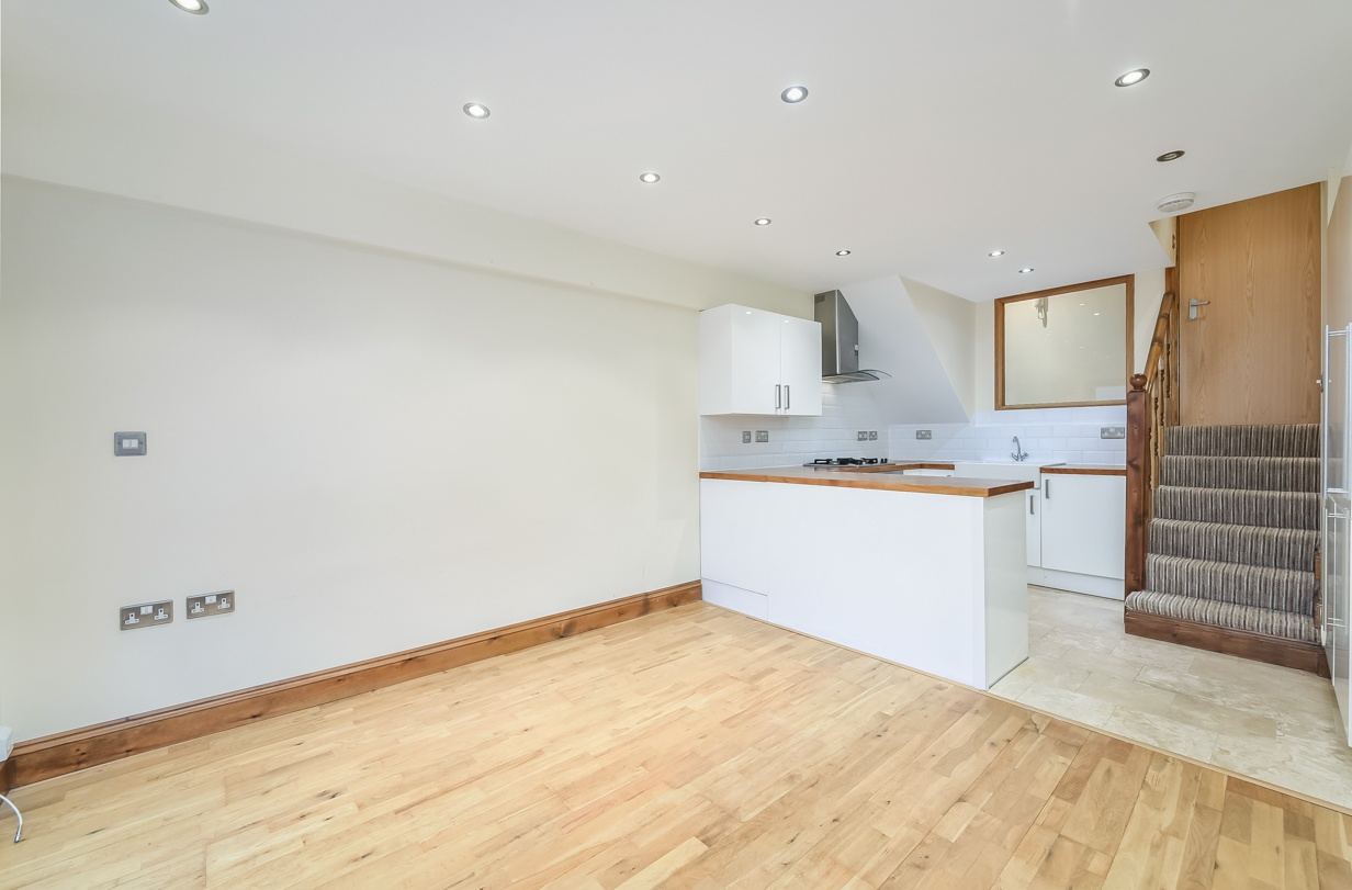 London - 2 Bed Flat, Jowett Street, SE15 - To Rent Now for £1,900.00 p/m