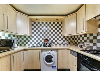 Room in a Shared Flat, Schooner Close, E14