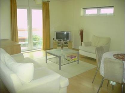 2 Bed Flat, Kenavon Drive, RG1