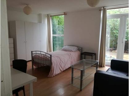 Room in a Shared Flat, Dunston Road, SW11