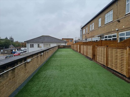 1 Bed Flat, Crockhamwell Road, RG5