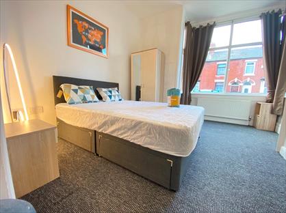 Room in a Shared House, Crowthorn Road, OL7