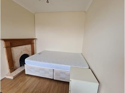 Room in a Shared House, Whitlock Drive, SW19