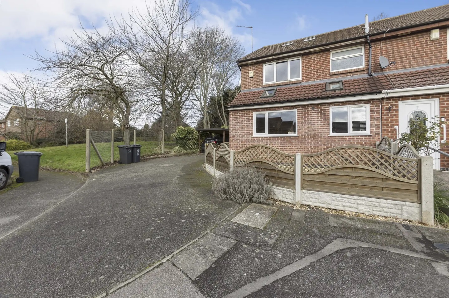 2 Bed End Terrace, Marsh Close, LE4