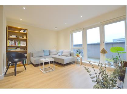 2 Bed Flat, Chatfield Road, SW11