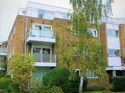 2 Bed Flat, Mayfair Court, SW19