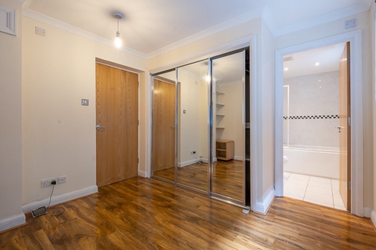 2 Bed Flat, Providence Square, SE1 photo 5