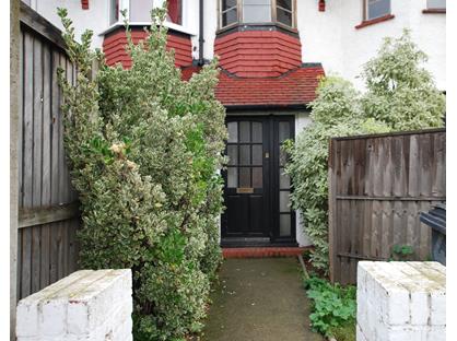 2 Bed Flat, Norbury Crescent, SW16