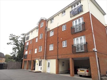 1 Bed Flat, West Point Close, TW4