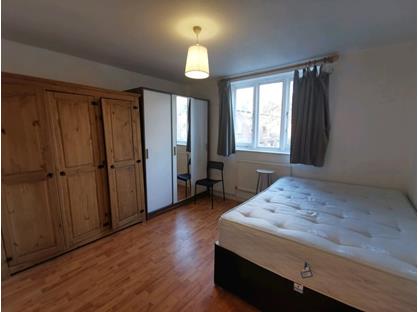 Room in a Shared Flat, Wolftencroft Close, SW11