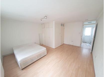 Studio Flat, John Barker House, IG1