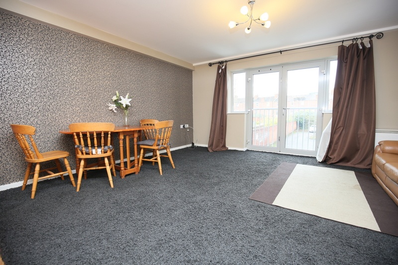 2 Bed Flat, Fremington Court, CV1