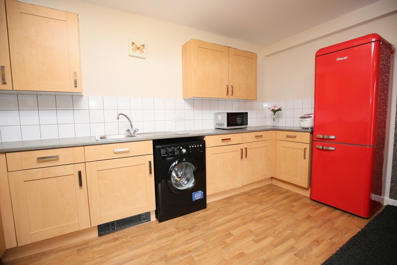 2 Bed Flat, Fremington Court, CV1 photo 4