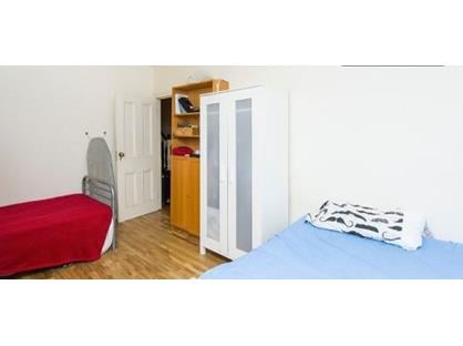 Room in a Shared Flat, Warriner Gardens, SW11