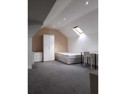 3 Bed Terraced House, School Street, HD5