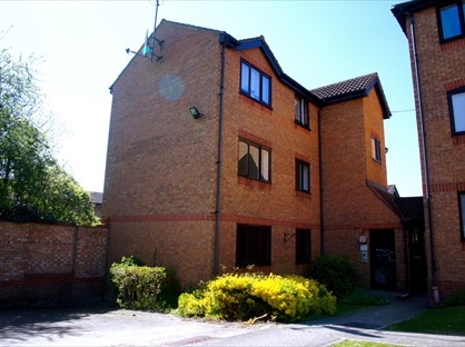 1 Bed Flat, Duncombe Court, RM19