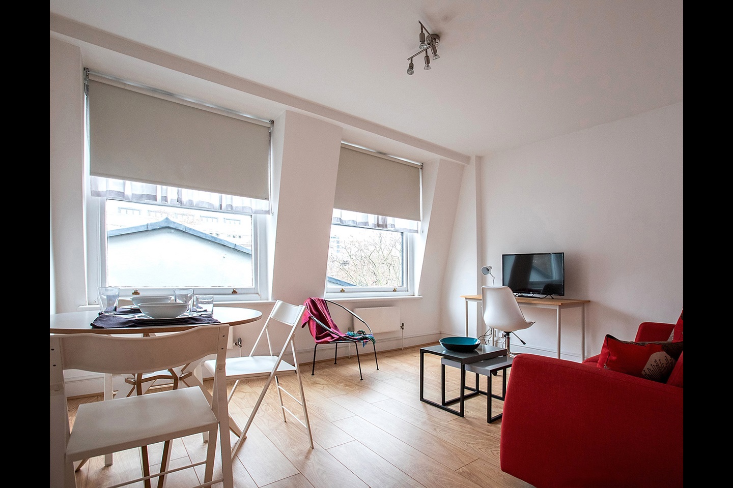 1 Bed Flat, Bloomsbury Square, WC1A photo 2