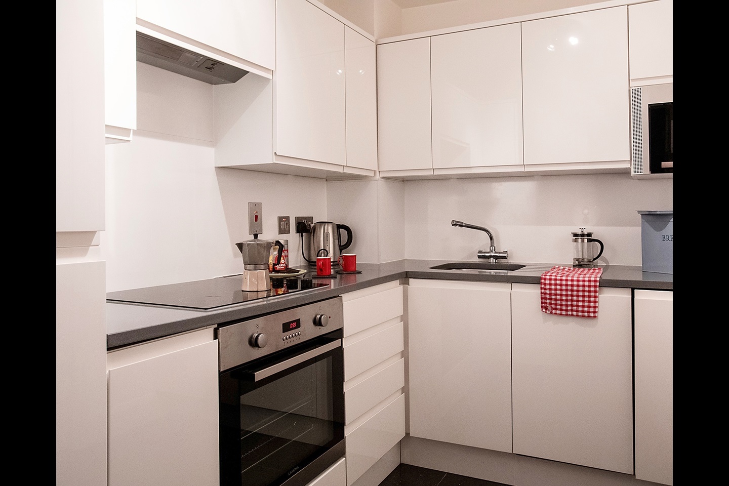 1 Bed Flat, Bloomsbury Square, WC1A photo 5