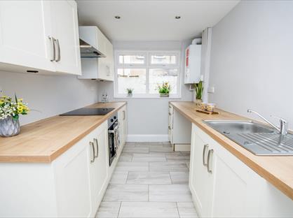 2 Bed Terraced House, Queen Street, BB5