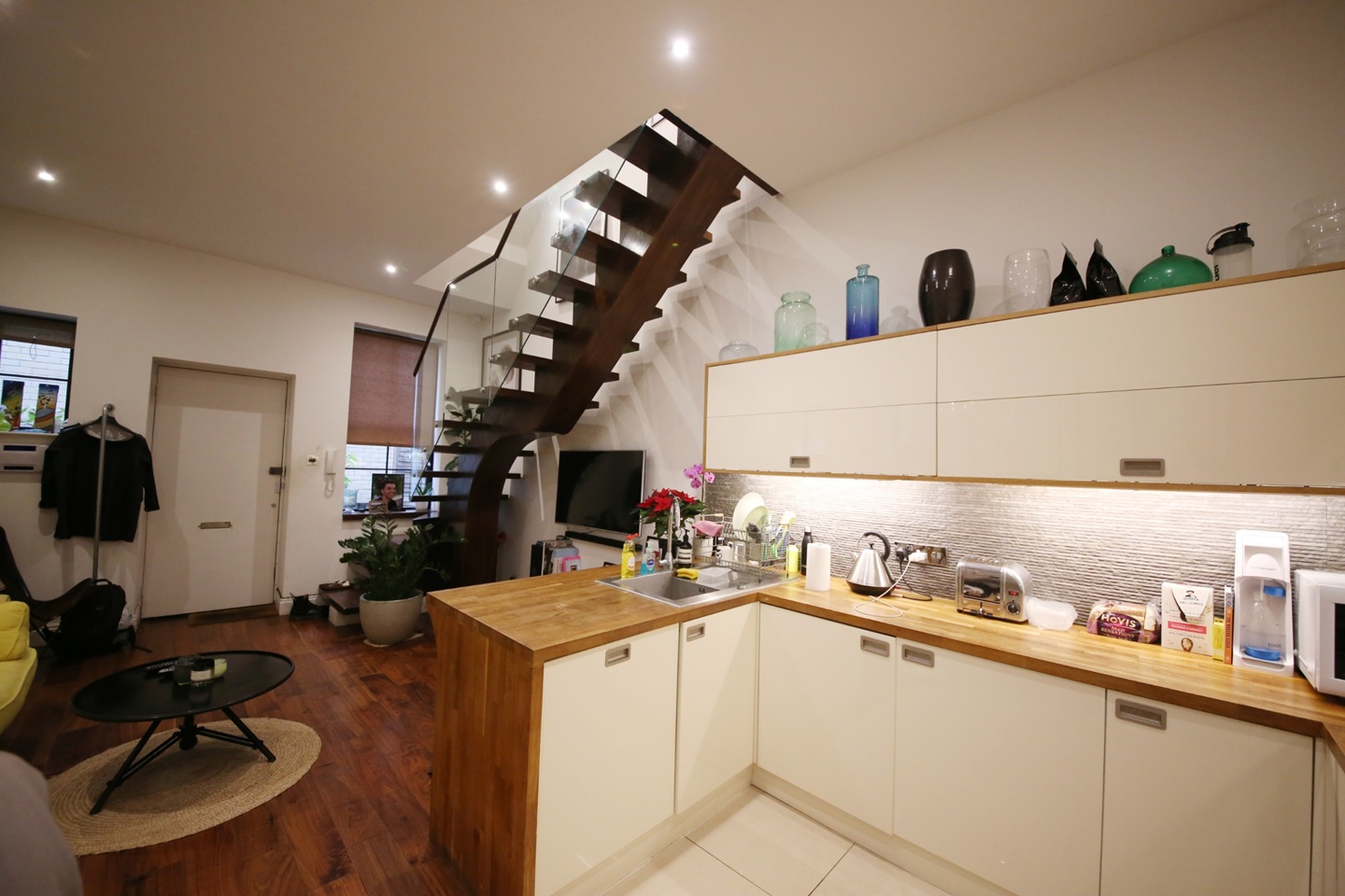 3 Bed Terraced House, Shore Road, E9 photo 3