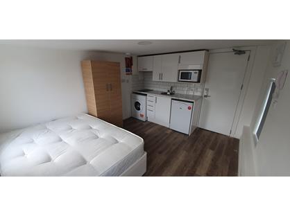 Studio Flat, London Road, SW16